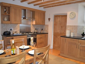 Spacious modern kitchen/diner | Duckling Cottage, Bowness on Windermere