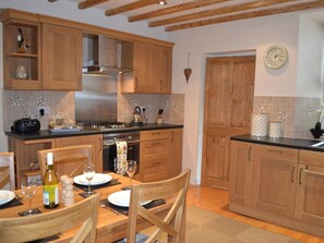 Spacious modern kitchen/diner | Duckling Cottage, Bowness on Windermere