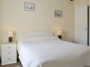 Relaxing double bedroom | Lodge Cottage - Scarning Dale Cottages, Scarning, near Dereham