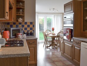 Well-equipped kitchen | The Glade, Ferring, Worthing