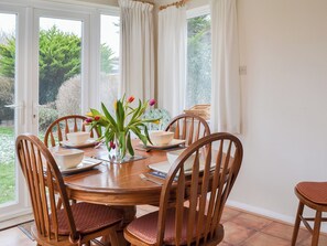 Light and airy dining area | The Glade, Ferring, Worthing
