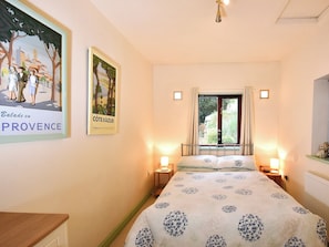 Warm and welcoming double bedroom | South Lodge Cottage, Worthington, near Standish