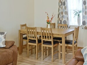 Smart dining area | Hen Ysgubor - Bwlchgwyn Equestrian Holidays, Arthog, near Fairbourne