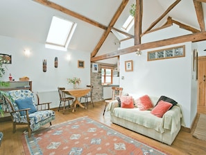 Living room/dining room | Llofft Stabal, Llanerfyl