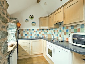 Kitchen | Llofft Stabal, Llanerfyl