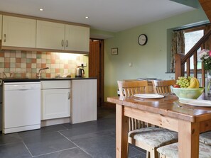 Light and airy dining space | Aunt Nell&rsquo;s Cottage - Spekes Valley Holidays, Hartland