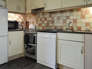 Well-equipped fitted kitchen | Aunt Nell&rsquo;s Cottage - Spekes Valley Holidays, Hartland