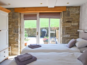 Twin bedroom | Appleshine Cottage, Almondbury