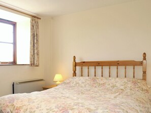 Double bedroom | Challey?s Cottage, Winscombe