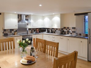 Well-equipped kitchen with convenient dining area | Tawny Owl - Eastleigh Barton, Eastleigh, near Bideford