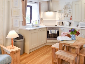 Well-equipped fitted kitchen with convenient dining area | Hollies Cottage - Caerkief Farm, Goonhavern, near Perranporth