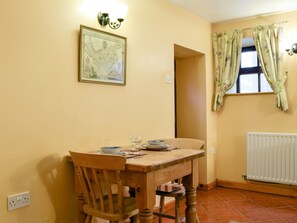 Quaint dining area | The Stables - Harvey Gate Farm, Onecote