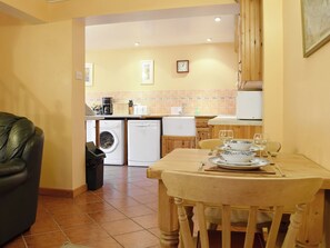 Living/ dining room leading through to the kitchen | The Stables - Harvey Gate Farm, Onecote