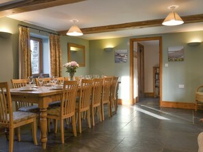 Spacious dining room | Speke&rsquo;s Retreat - Spekes Valley Holidays, Hartland