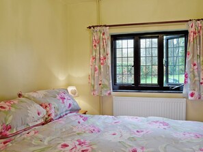 Double bedroom | Violet Cottage, Catfield, nr. Potter Heigham