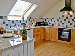 Open plan living/dining room/kitchen | Field View, Cynghordy, nr. Llandovery