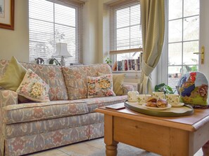 Cosy living room | The But ’n’ Ben - Hatton Cottages, Dunkeld, near Pitlochry