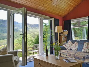 Living room | Ashburn Cottage, Allt Na Subh, By Dornie