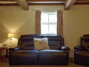 Spacious living room with exposed wood beams | Burdett&rsquo;s Cottage - Foremark Cottages, Milton, near Repton