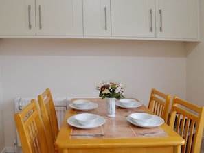 Kitchen/diner | Sea Breeze, Hopton-on-Sea, nr. Great Yarmouth