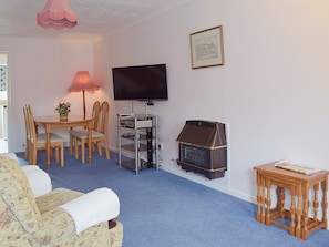 Living room/dining room | Sea Breeze, Hopton-on-Sea, near Great Yarmouth