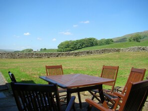 Paved patio area with outdoor furniture | Shepherd’s Cottage, Longshaw near Hawes