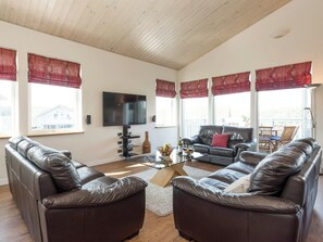 Spacious living area | Broad Reach, Fritton, near Great Yarmouth