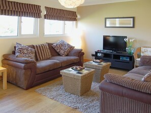 Open plan living/dining room/kitchen | Treginegar Cottages - Fistral, St Merryn, nr. Padstow