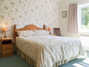 Double bedroom | Abbotts Ball Farm Cottage, Potterne, near Devizes