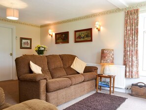 Spacious living and dining room | Abbotts Ball Farm Cottage, Potterne, near Devizes
