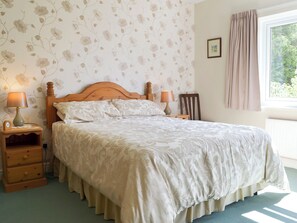 Double bedroom | Abbotts Ball Farm Cottage, Potterne, near Devizes