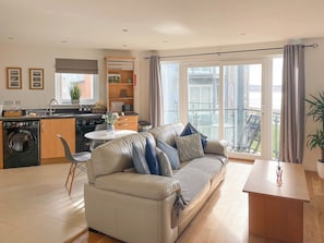 Open plan living space | Heddfan, Heddfan, Millenium Quay