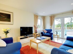 Open plan living/dining room/kitchen | Osprey Hideways - Barn Owl Cottage, Stirling