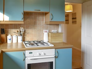 Well-equipped kitchen | Queenshill, Edinburgh