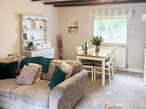 Living room/dining room | The Old Barn - Ashtree Court, Addlethorpe
