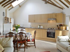 Spacious open-plan living area | Dove - North Moor Farm Cottages, Flamborough