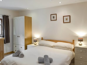 Relaxing double bedroom | Dove - North Moor Farm Cottages, Flamborough
