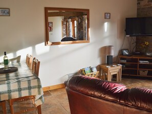 Open plan living/dining room/kitchen | Ocean View - Ploughman&rsquo;s Cottage, Flamborough, nr. Bridlington
