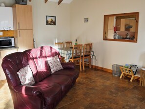 Open plan living/dining room/kitchen | Ocean View - Ploughman&rsquo;s Cottage, Flamborough, nr. Bridlington