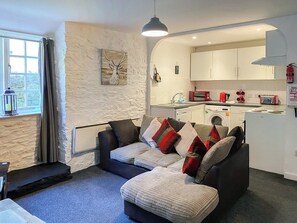 Open plan living space | Carpenters Cottage - Rosecraddoc Manor, Liskeard