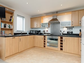 Open plan living/dining room/kitchen | Beachlands, Gogledd