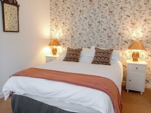 Double bedroom | Tarandoun Cottage, Helensburgh