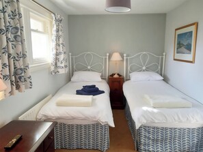Twin bedroom | Tarandoun Cottage, Helensburgh