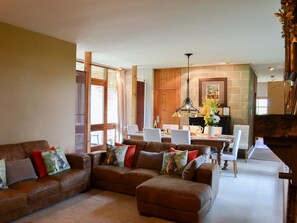 Living room/dining room | Arne Barn, Near Wareham