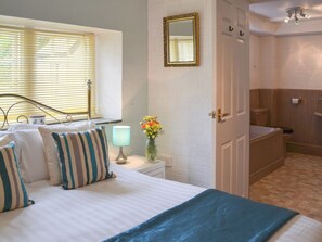 Double bedroom | Natalie Jane - Rosecraddoc Manor, Near Liskeard