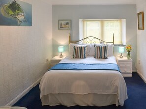 Comfortable double bedroom | Natalie Jane - Rosecraddoc Manor, Near Liskeard