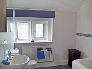 Bathroom | Tree Tops, Youlgreave near Bakewell