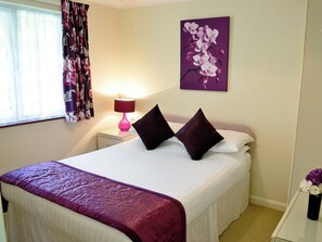 Double bedroom | Rosecraddoc Holiday Village - Trevarno, Liskeard