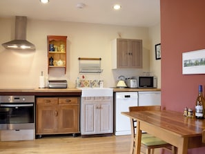 Well presented kitchen area | The Writing Room, Barford, near Stratford-upon-Avon
