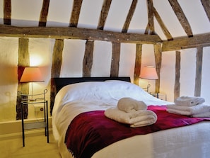 Double bedroom | Walnut Cottage, Sproughton